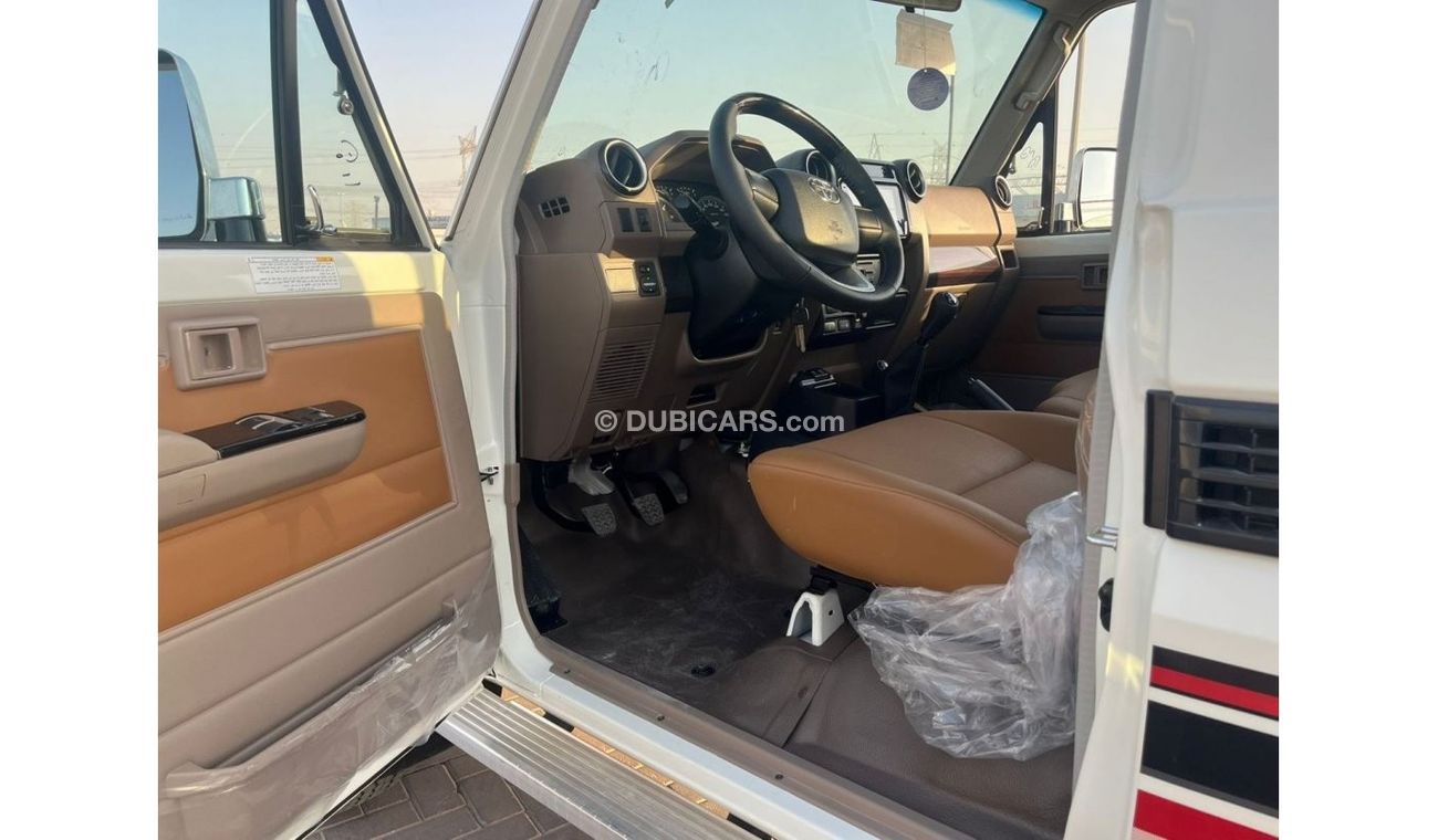 Toyota Land Cruiser Pick Up TOYOTA_LC_PICK_UP_79TH_SINGLE_4.0L_2023_FULL_OPTIONS_WHITE_BEIGE