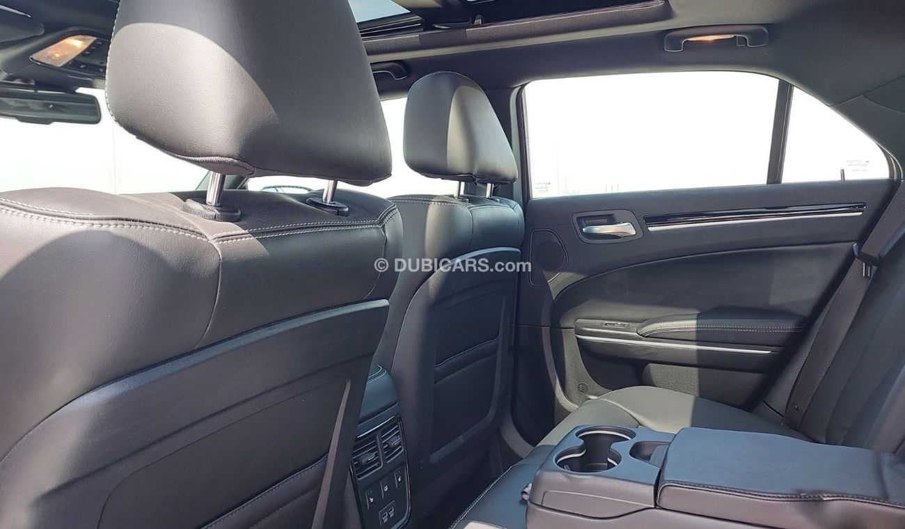 Chrysler 300s Brand New 3.6L V6 2022 GCC Agency Warranty