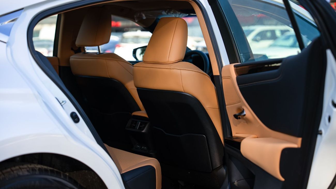 لكزس ES 350 Prime 2.5L - Sonic Quartz Inside Hazel | Export Only