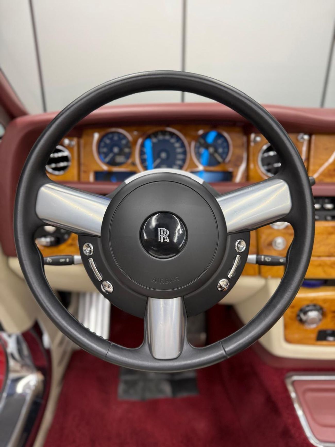 Rolls-Royce Phantom Drophead Coupé | GCC Specs | Iconic Luxury Convertible