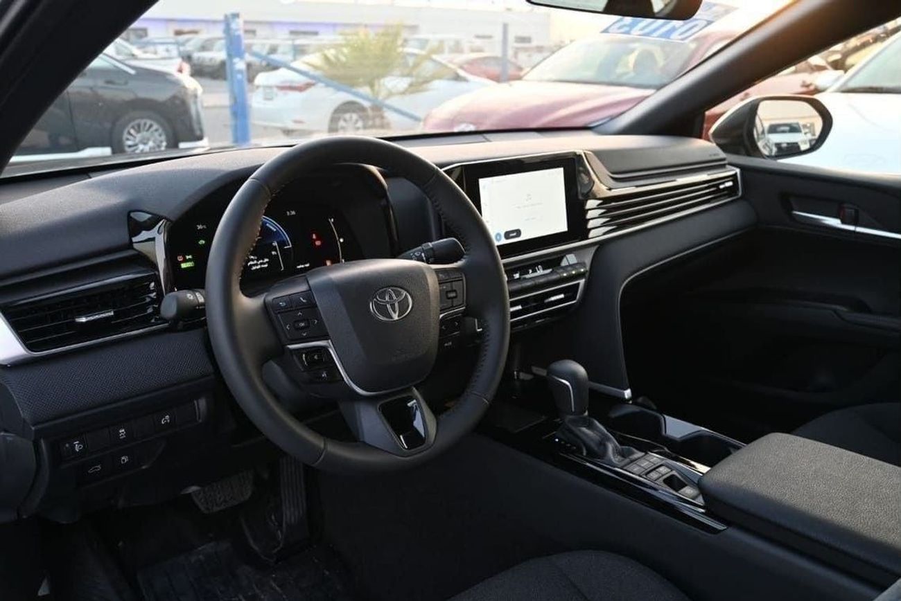 Toyota Camry GLE HEV Toyota Camry LE 2.5L Hybrid, Model 2025, Color Grey