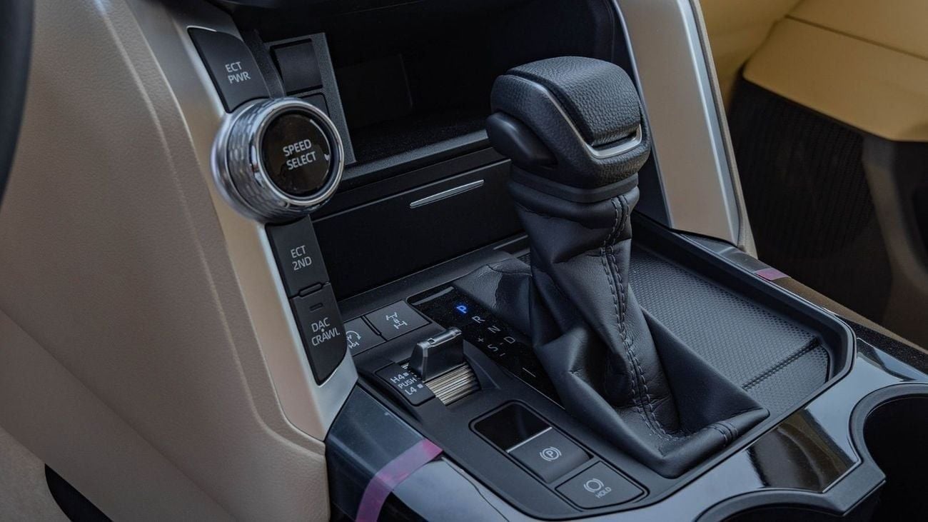 Toyota Land Cruiser 2026 Toyota Land Cruiser 300 GXR 4.0L AT Petrol 4WD (White-Beige)