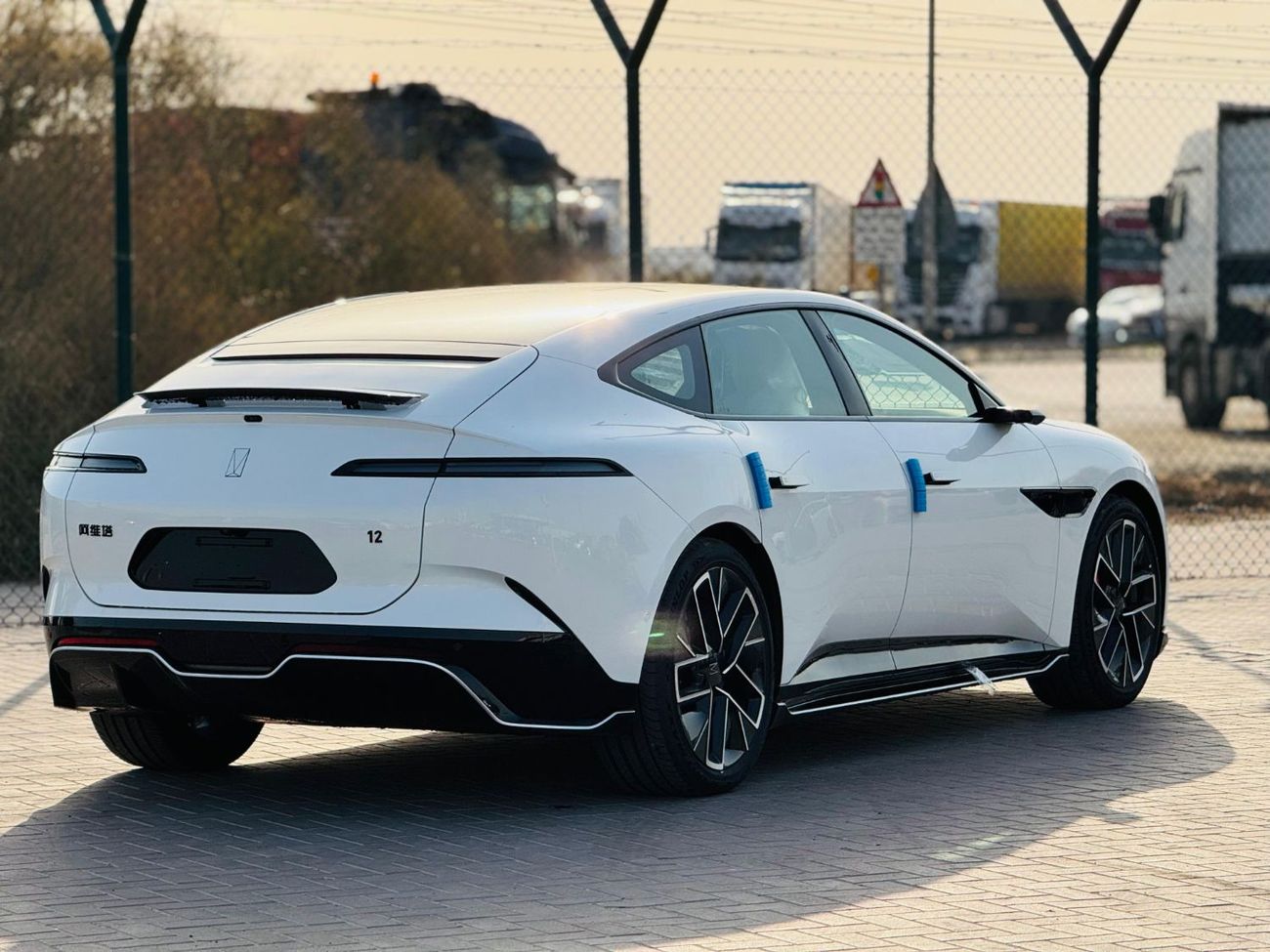 أفاتر 12 Performance AWD