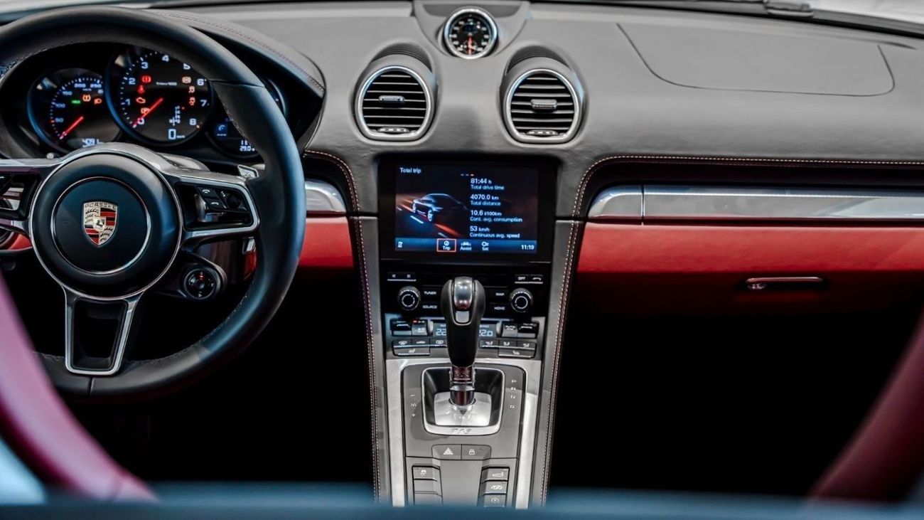 بورش كايمان 718 2024 Porsche Cayman 718, Sport Chrono Package, 2026 Porsche Warranty, Low Kms, GCC