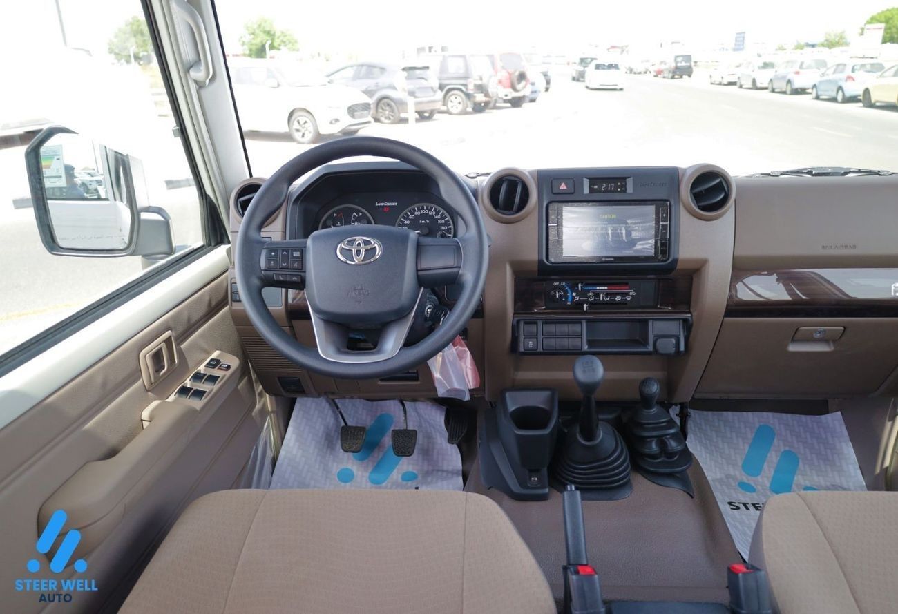 Toyota Land Cruiser Pick Up LC 79 Pick Up 4WD / 2.8L DSL MT / 4 Doors / Export Only