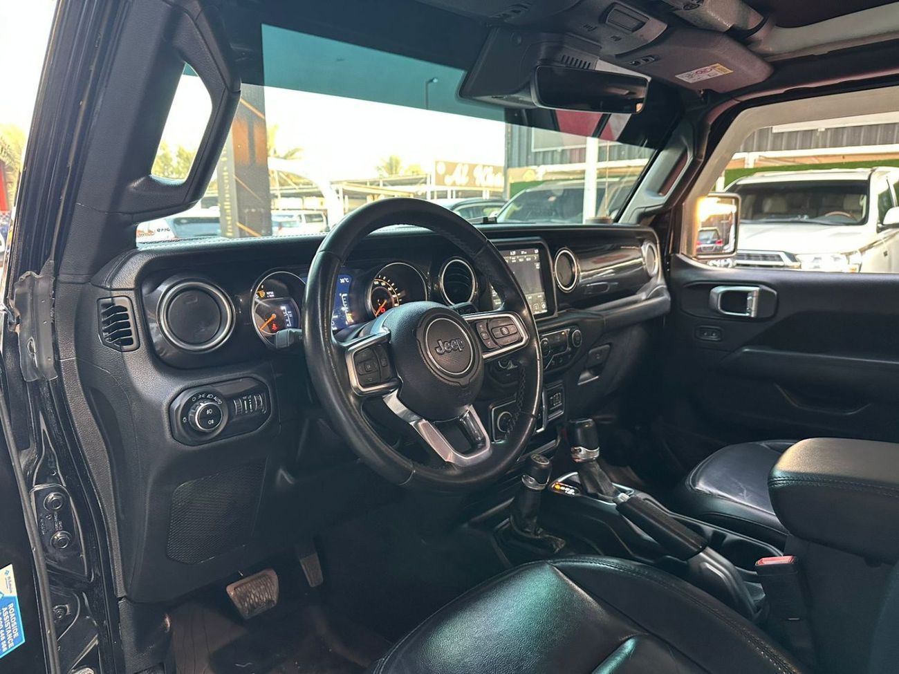 Jeep Wrangler Unlimited SAHARA 3.6L Pentastar V6 - 6-cylinder 8-speed automatic