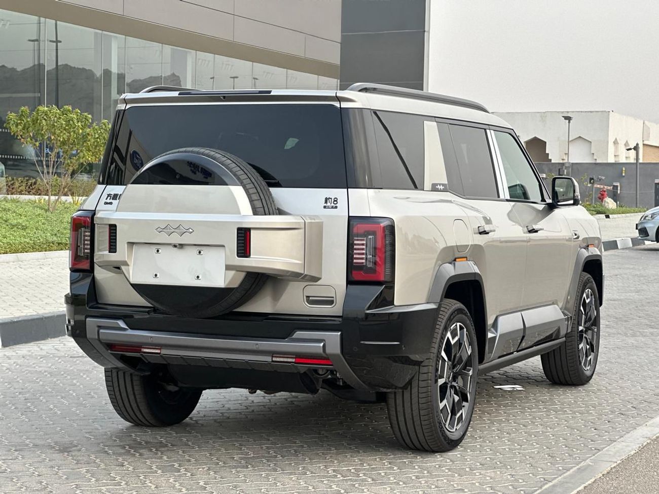 BYD Leopard 8 BYD Leopard 8 Smart and Brave Flagship Edition (7 Seats) (Export) READY STOCK