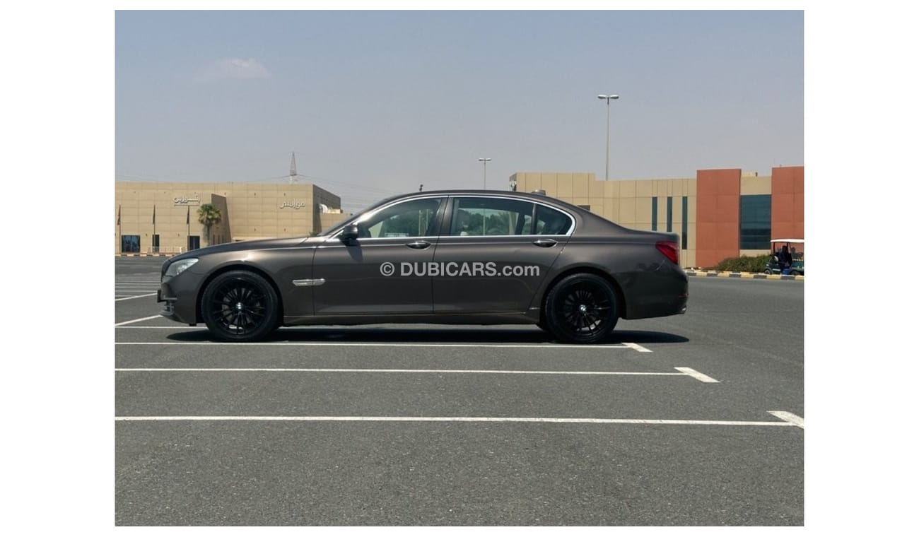 BMW 730Li Exclusive MODEL 2014 GCC CAR PERFECT CONDITION INSIDE AND OUTSIDE FULL T