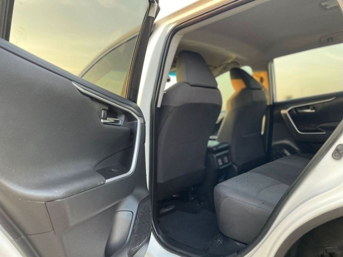 تويوتا راف ٤ 2021 Toyota Rav4 XLE 4x4 AWD MidOption+ 2.5L V4 - Low  8,400 Mileage ---UAE PASS