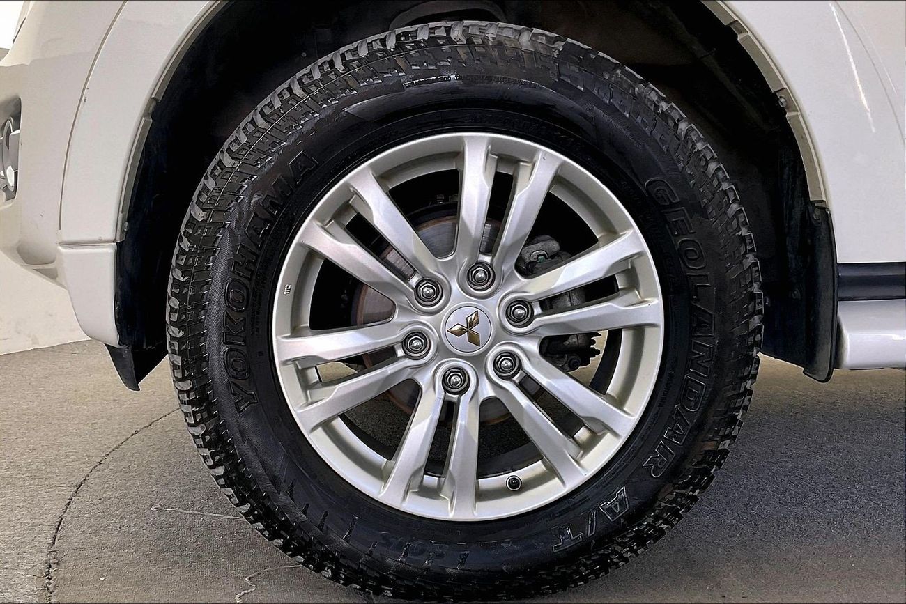 ميتسوبيشي باجيرو GLS Highline | National Day Celebration | شامل الضمان | 0 ﺪﻔﻋﺓ ﺃﻮﻟﻯ