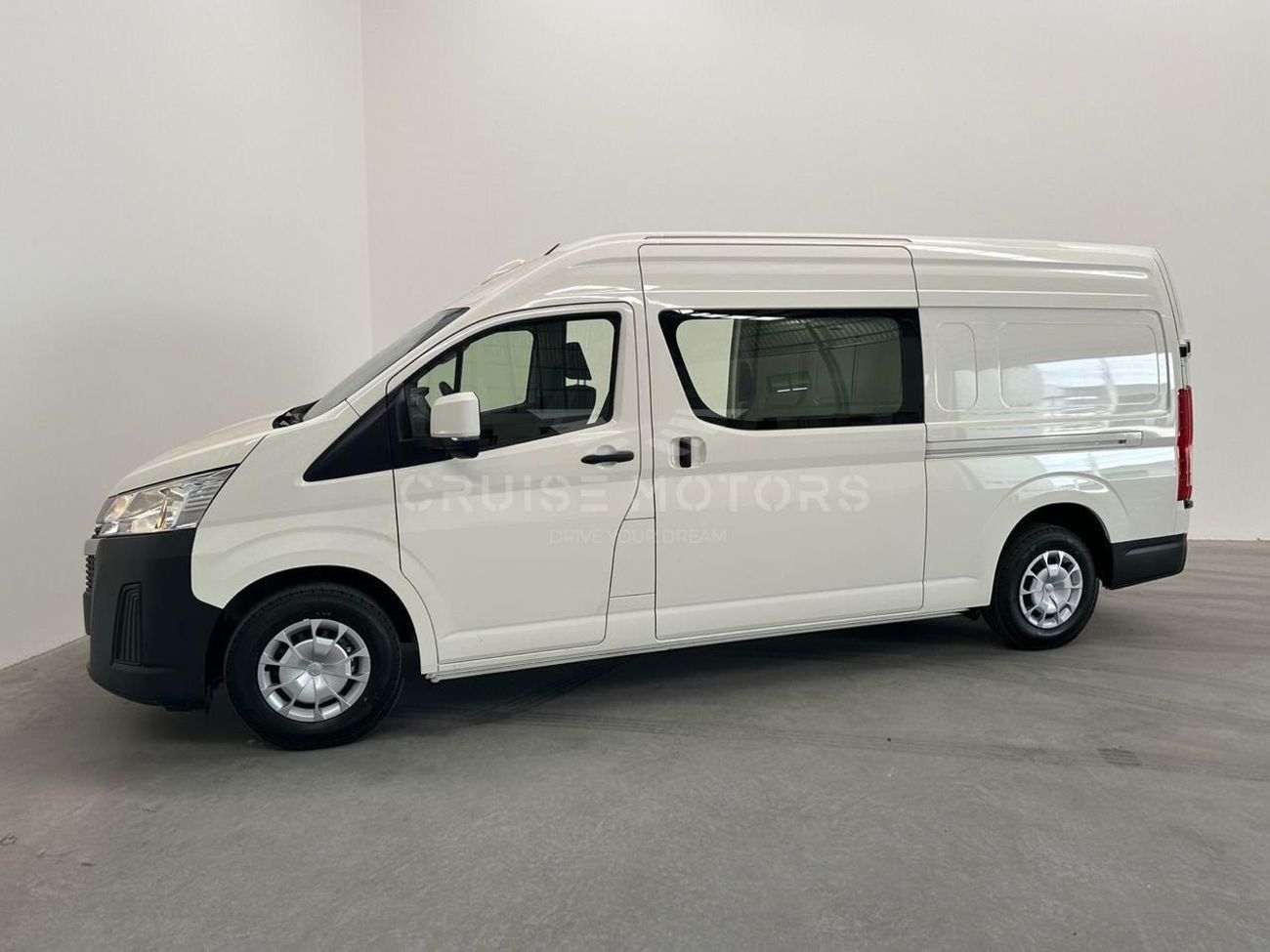 تويوتا هاياس RHD HiAce Cargo - HI ROOF - Dual Sliding door - 2.8L Turbo - Diesel - Automatic