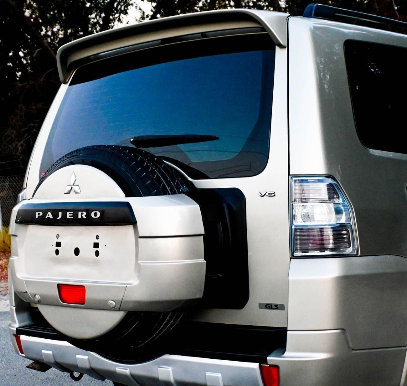 Mitsubishi Pajero GLS HIGHLINE Mitsubishi Pajero Gulf 2012 Specs in excellent condition 3.5L (5 Seater)