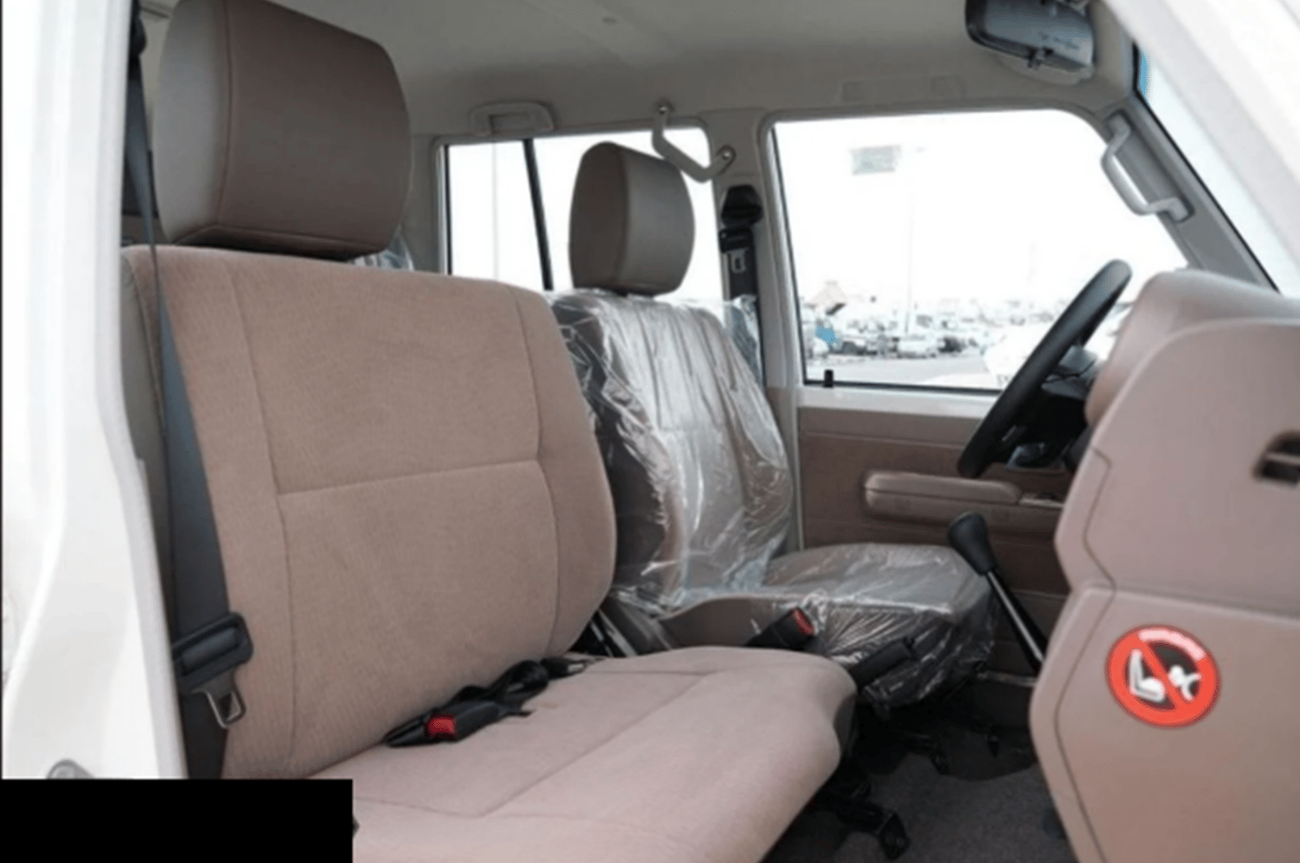 تويوتا لاند كروزر 70 ECTP2M014  - 2025 Toyota LC76 5 Doors Hardtop - 4.0L Petrol Manual - Mid - White with Beige Interior