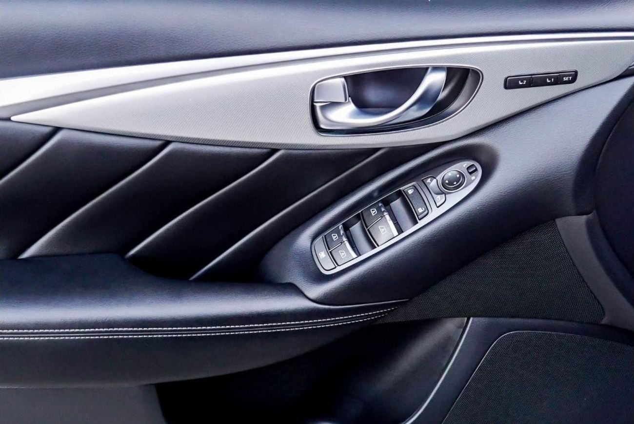 Infiniti Q50 Luxe V37