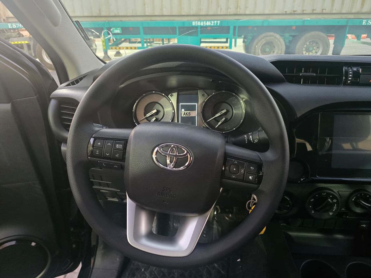 تويوتا هيلوكس Toyota Hilux 2.7L 2025 AT DC Mid Black Petrol (Export Only Africa)