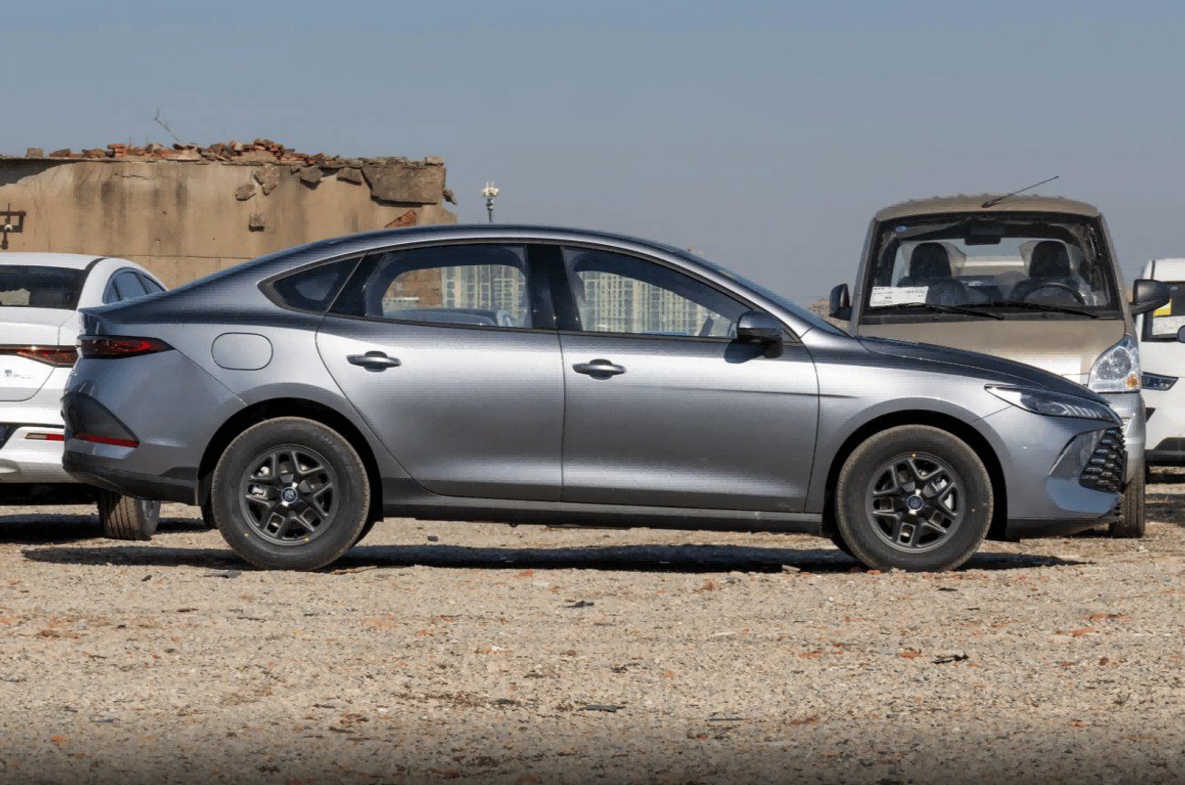 بي واي دي كين بلاس BYD QIN PLUS  DM - i 1.5L Plug-in Hybrid 55km Leading