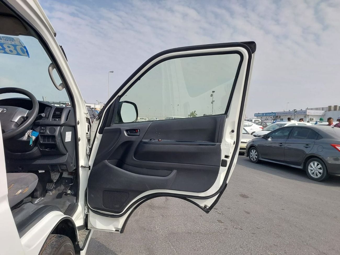 تويوتا هاياس (RAMADAN OFFER) TOYOTA HIACE COMMUTER VAN RHD 2018 MODEL 3.0 L DIESEL AUTOMATIC(PM21528)