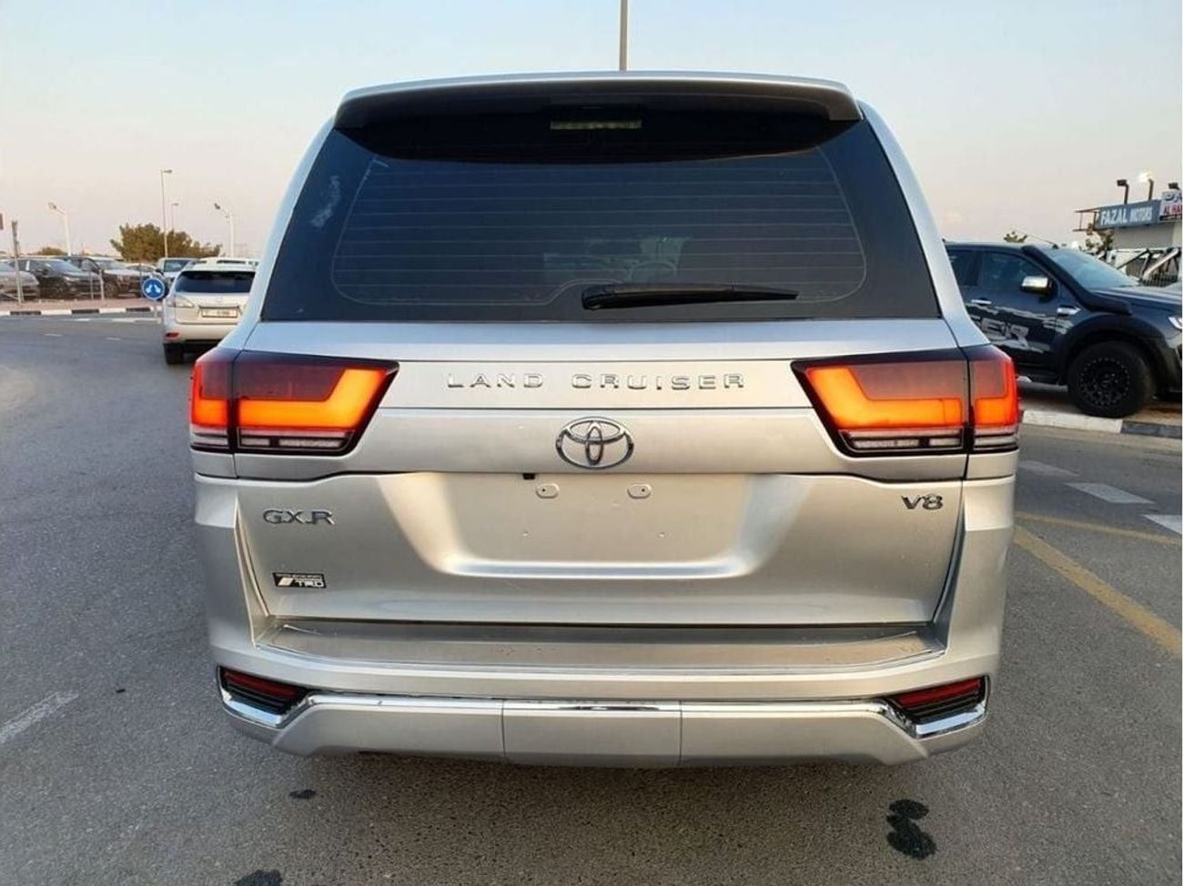 تويوتا لاند كروزر diesel 4.5 liter right hand drive face lift to 2024 model leather seats