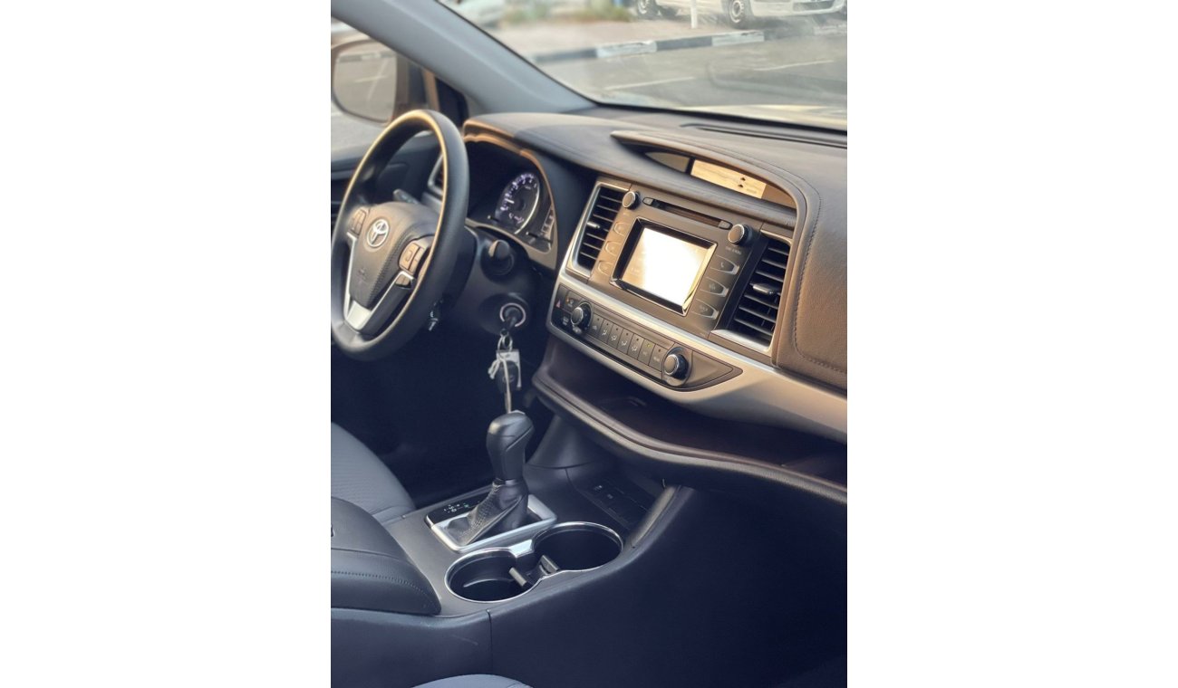 تويوتا هايلاندر 2019 Toyota Highlander LE 2.4L V4 MidOption