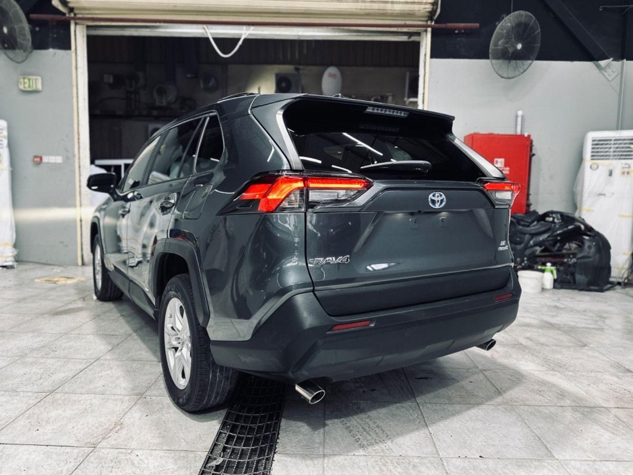 Toyota RAV4 LE 2.5L (219 HP)