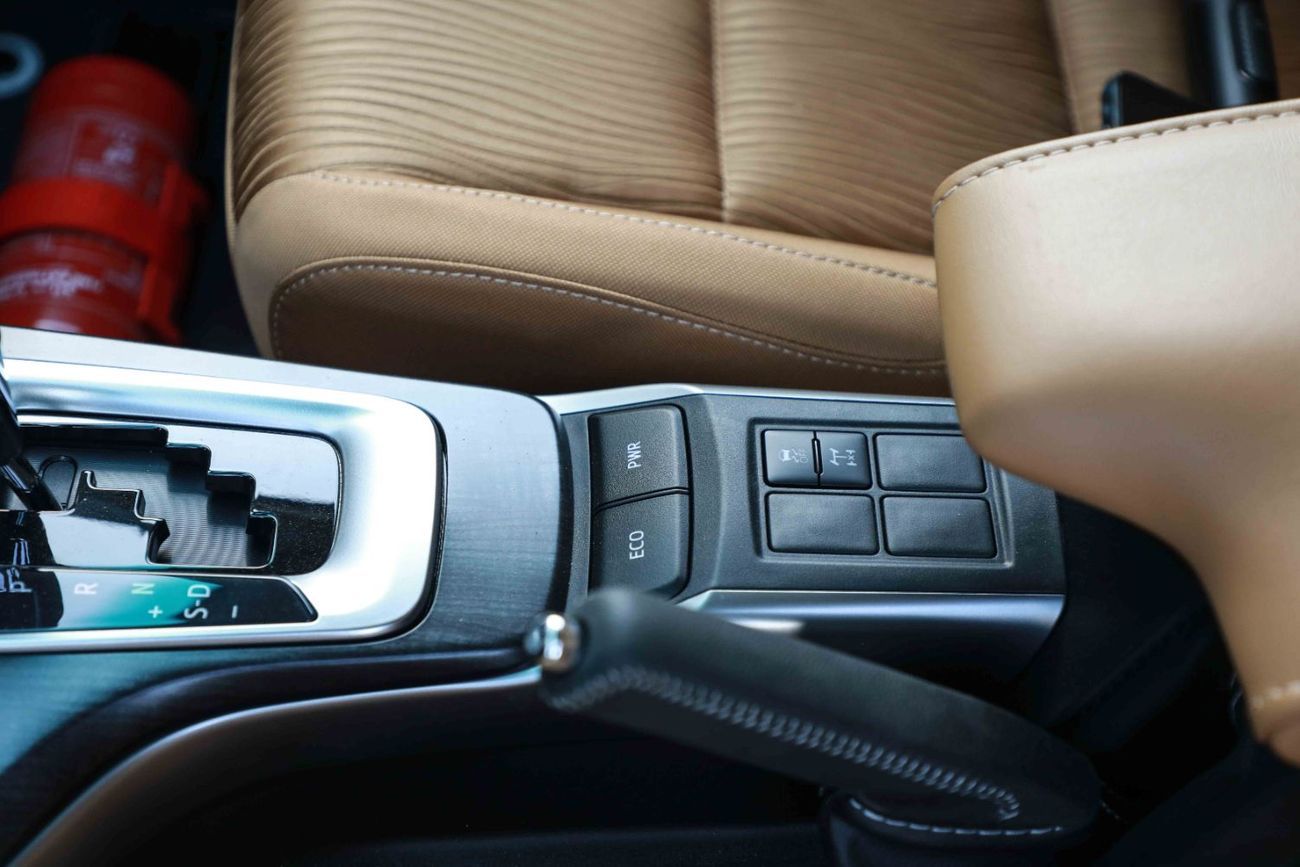 تويوتا فورتونر 2025 Toyota Fortuner GXR 4.0 - Platinum White inside Beige | Export Only