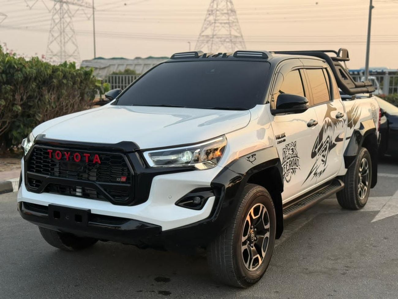 تويوتا هيلوكس TOYOTA HILUX PICK UP SR5 GR SEATS 2024 WHITE 4WD AT DIESEL = RIGHT HAND