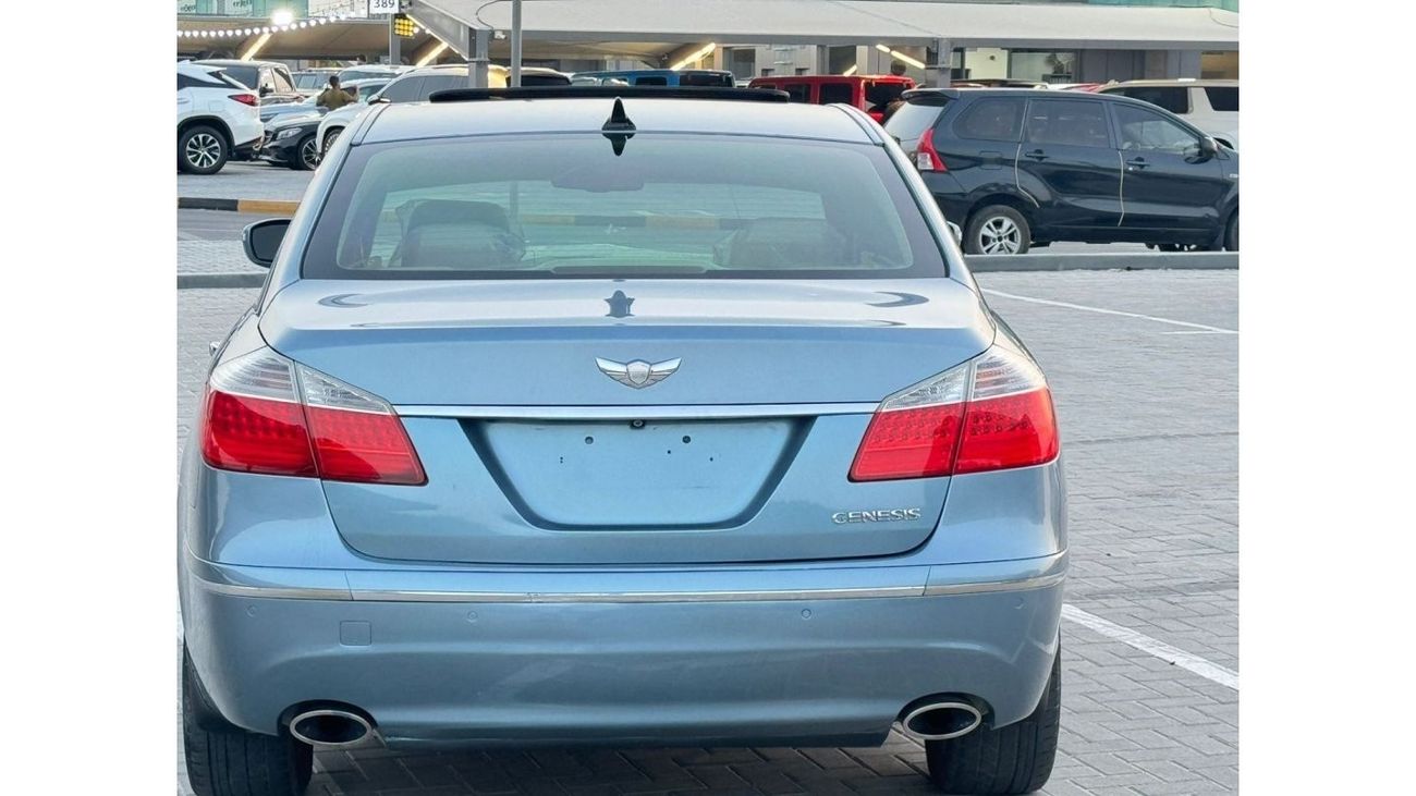 هيونداي جينيسس بحالة ممتازة من الداخل و الخارج