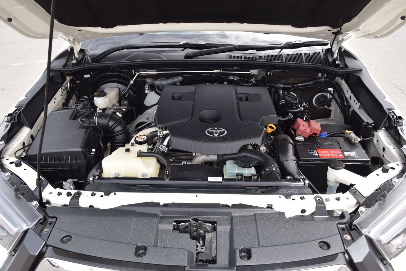 Toyota Hilux 2.4L Diesel Right hand drive (export only)