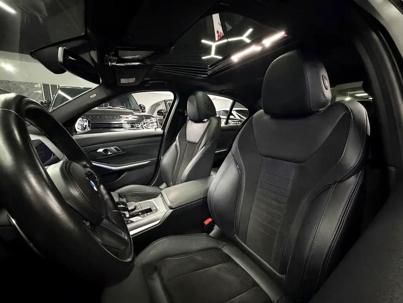 BMW 330i Exclusive 2.0L (255 HP)