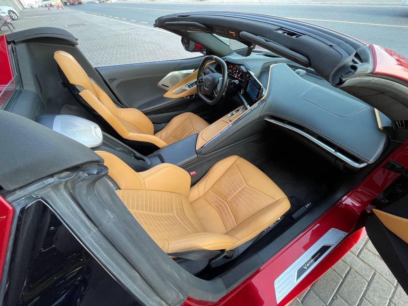 Chevrolet Corvette 1LT 6.2L (490 HP) Convertible C8 STINGRAY/ 6.2L V8 / CONVERTIBLE / LOW MILEAGE / FULL OPTION /BIG SC