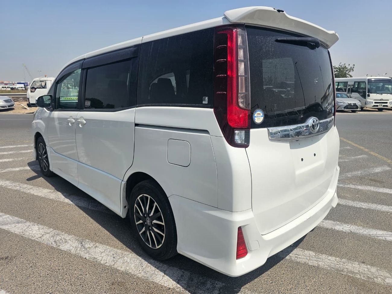 Toyota Noah Toyota Noah si 2015 RHD white colour
