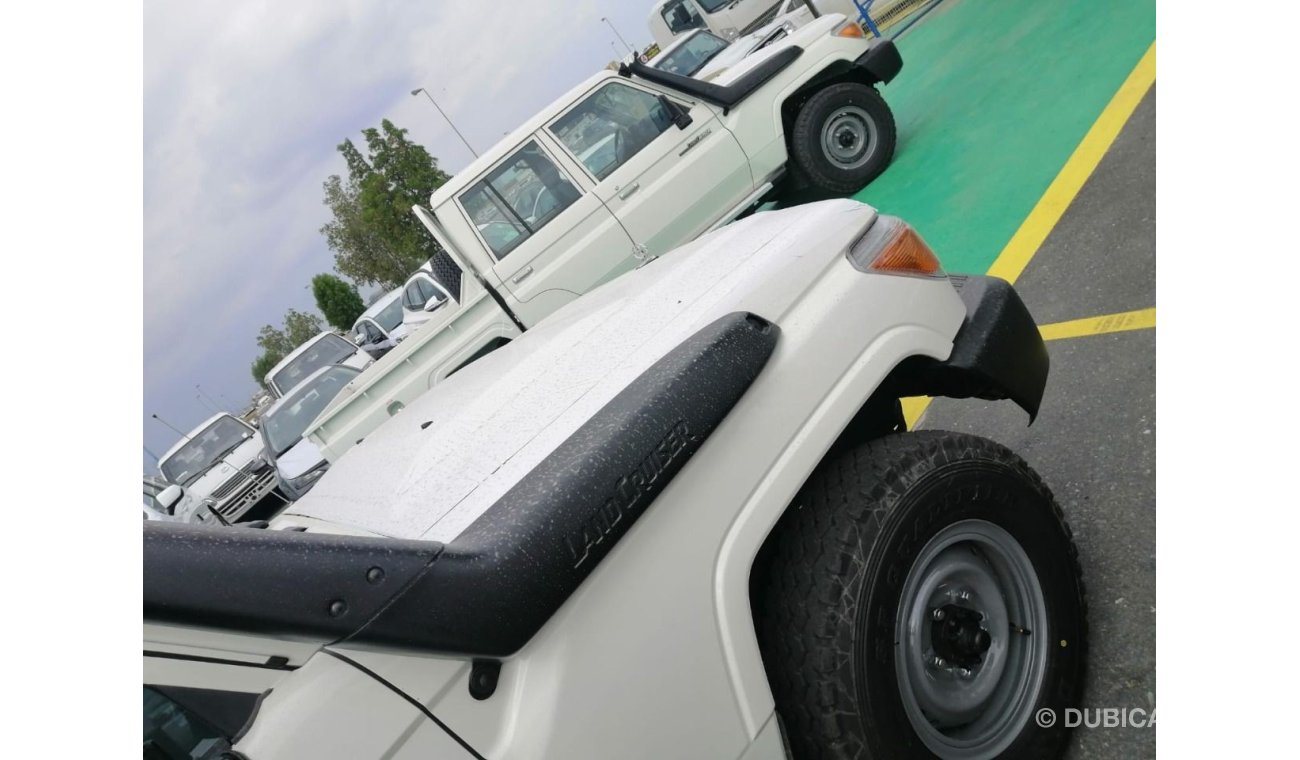 Toyota Land Cruiser Pick Up double cap // DIESEL // V6 //