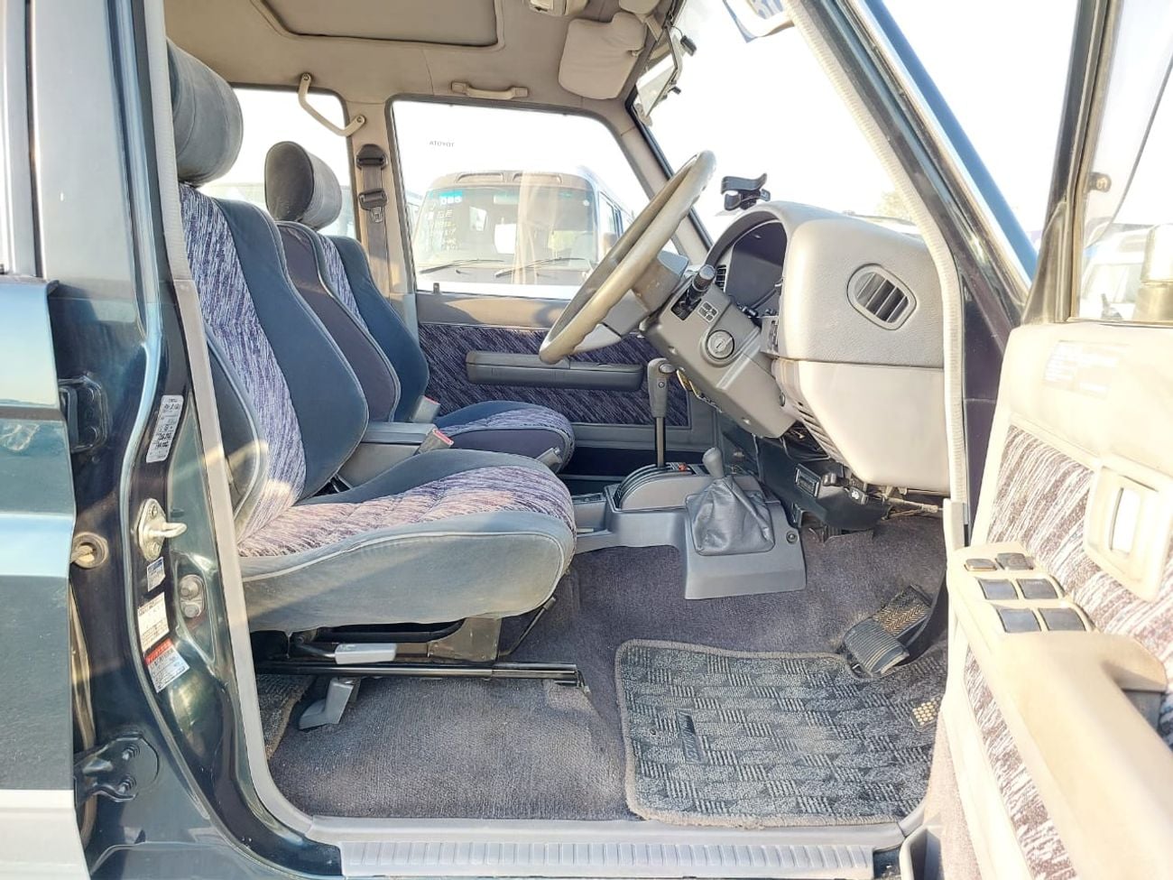 تويوتا لاند كروزر TOYOTA LAND CRUISER PRADO SUV RHD 1993 MODEL 3.0 L DIESEL AUTOMATIC(PM09894)