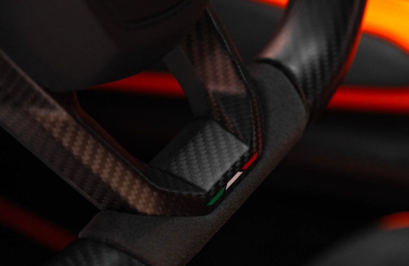 لامبورغيني ريفويلتو 6.5L V-12 Naturally Aspirated Engine + eMotor