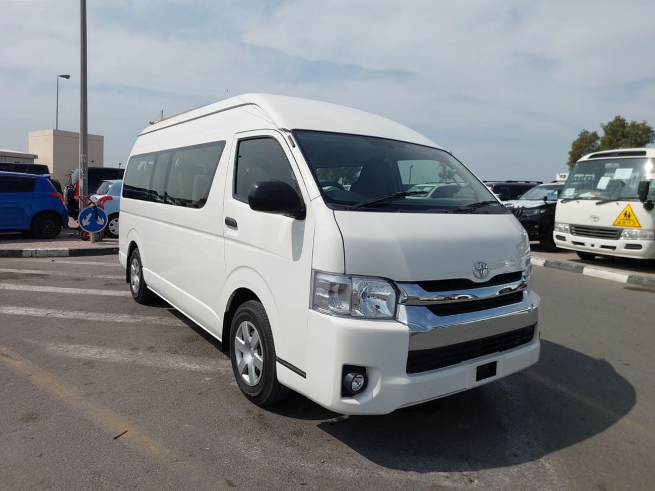 تويوتا هاياس (RAMADAN OFFER) TOYOTA HIACE COMMUTER VAN RHD 2018 MODEL 3.0 L DIESEL AUTOMATIC(PM36021)