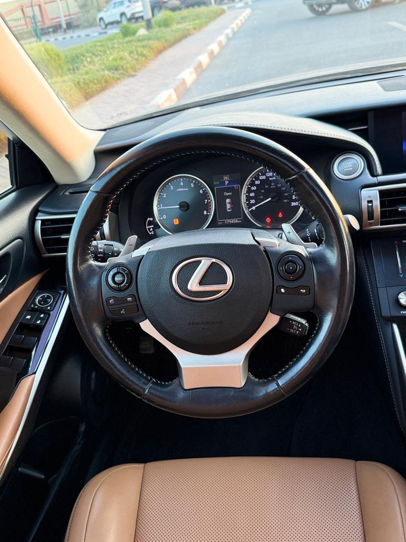 Lexus IS300 AWD (NON GCC) AWD