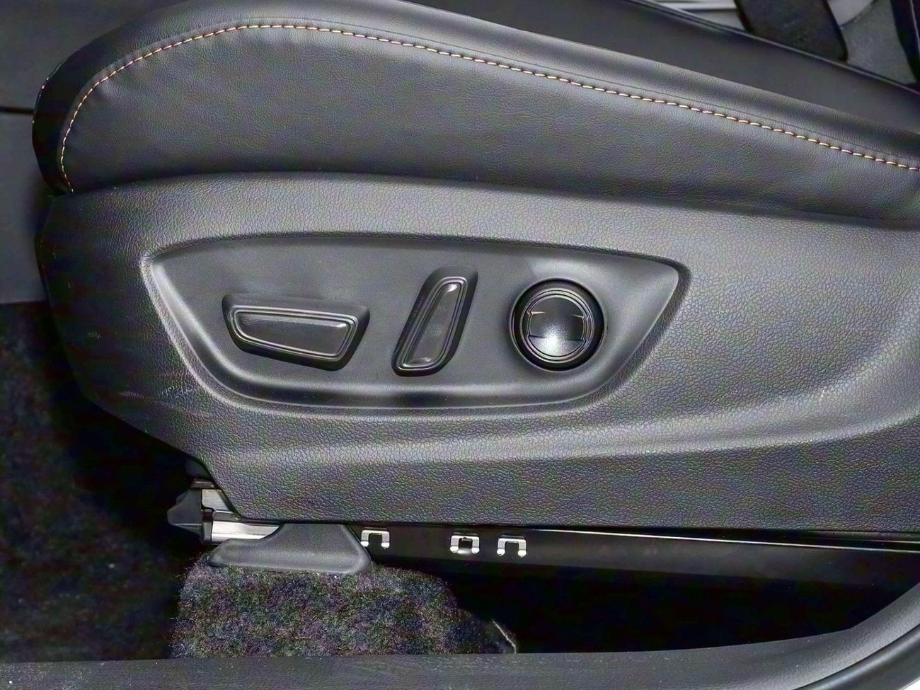 تويوتا كورولا كروس 1.8L XL (HEV)