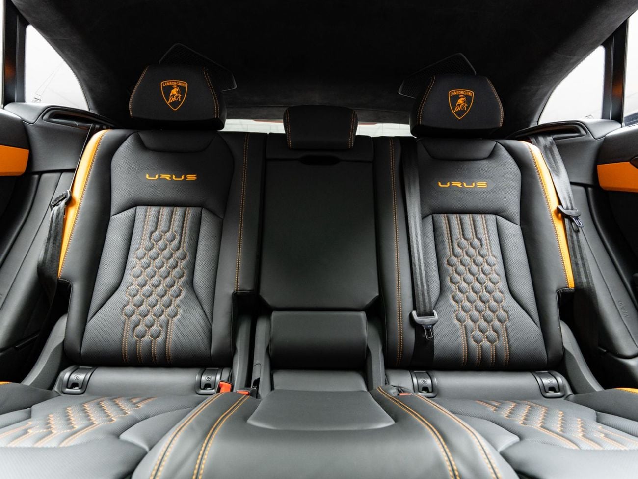 لامبورغيني اوروس S BUY NOW, PAY 2027 | THE BLACKLINE STANDARD | 1 Year Blackline Warranty, GCC, Low KMs