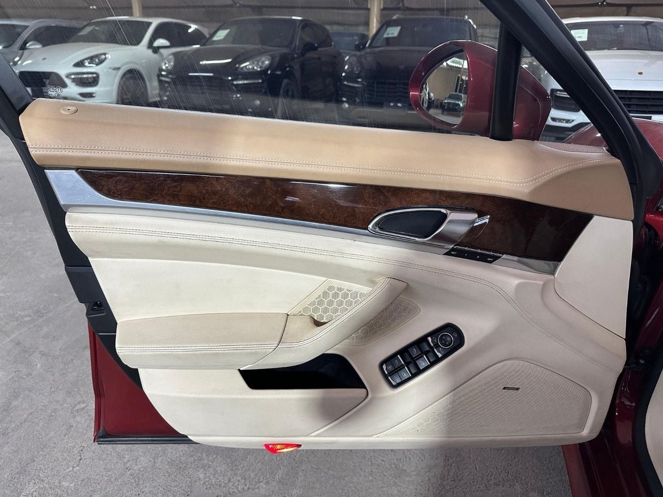 Porsche Panamera TURBO | CARBON CERAMIC BRAKES (PCCB) | SPORTS CHRONO PACKAGE | TWO-TONE LEATHER INTERIOR