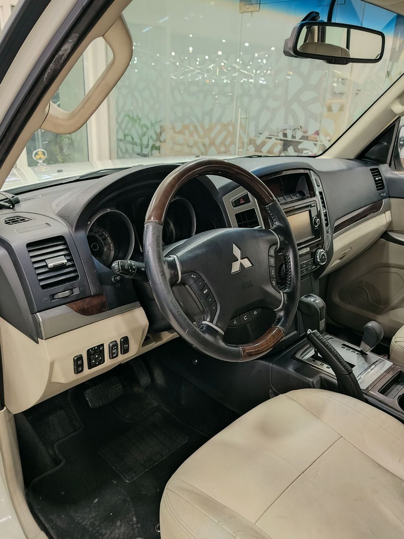 Mitsubishi Pajero GLS H/L PLATINUM PLUS
