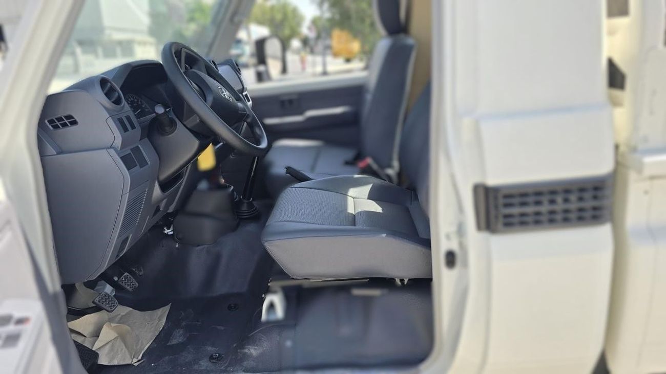 Toyota Land Cruiser Pick Up LC79 SC 4.2 MT 2025 P/W & diff lock