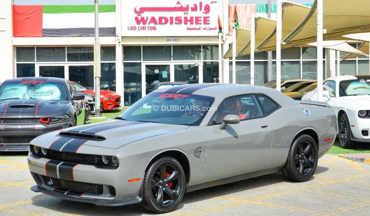 Dodge Challenger Challenger SXT V6 3.6L 2019/ SRT Kit/ Leather Interior/ Excellent Condition