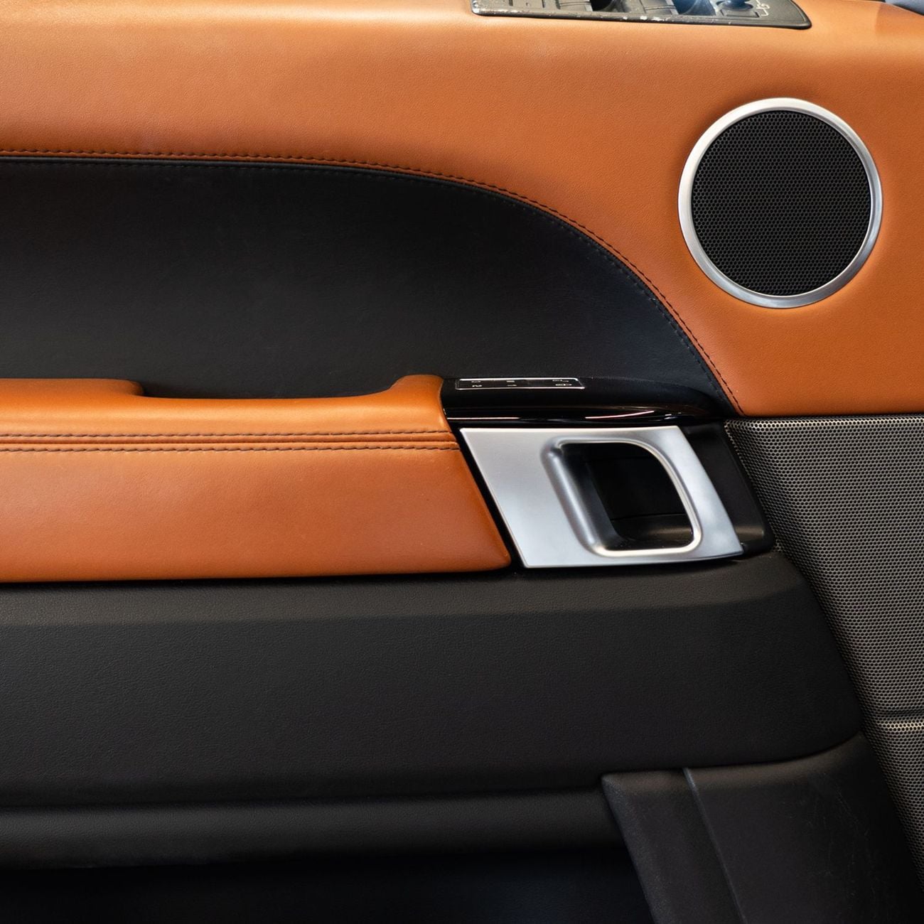 Land Rover Range Rover Sport Supercharged 5.0L AED 2,874 pm • 0% Downpayment • Range Rover Sport Supercharged HSE   • 1 Year Warr