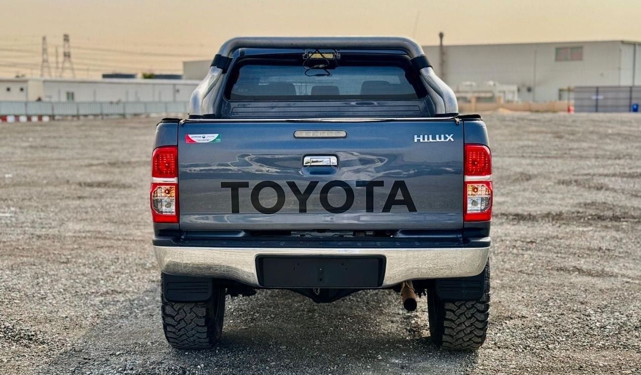 تويوتا هيلوكس 3.0L Diesel MT | OFF Road Tyres | ALLOY RIMS | ROLL BAR | GOOD CONDITION