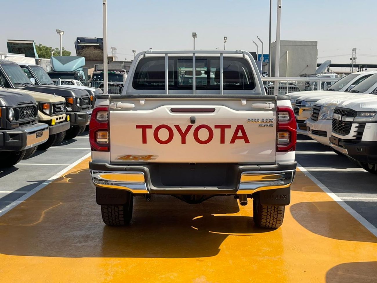 Toyota Hilux GLX 2.7L Double Cab Utility 4WD M/T Toyota Hilux PETROL GLX 2.7L Double Cab 4WD M/T 2025