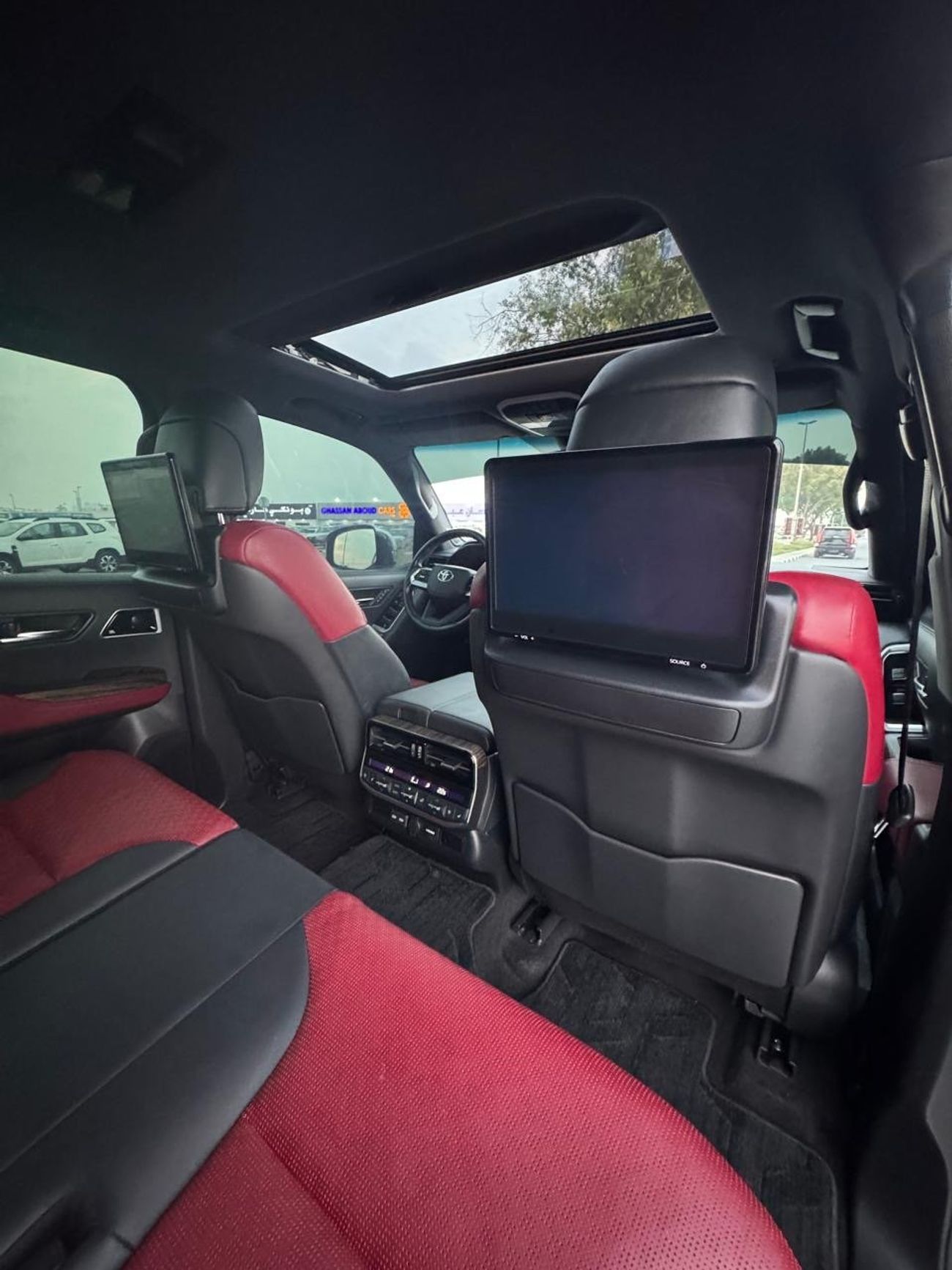 تويوتا لاند كروزر 2022 Model VXR Twin Turbo Full Option Red and Black interior New Arrival Very Clean And Perfect Cond