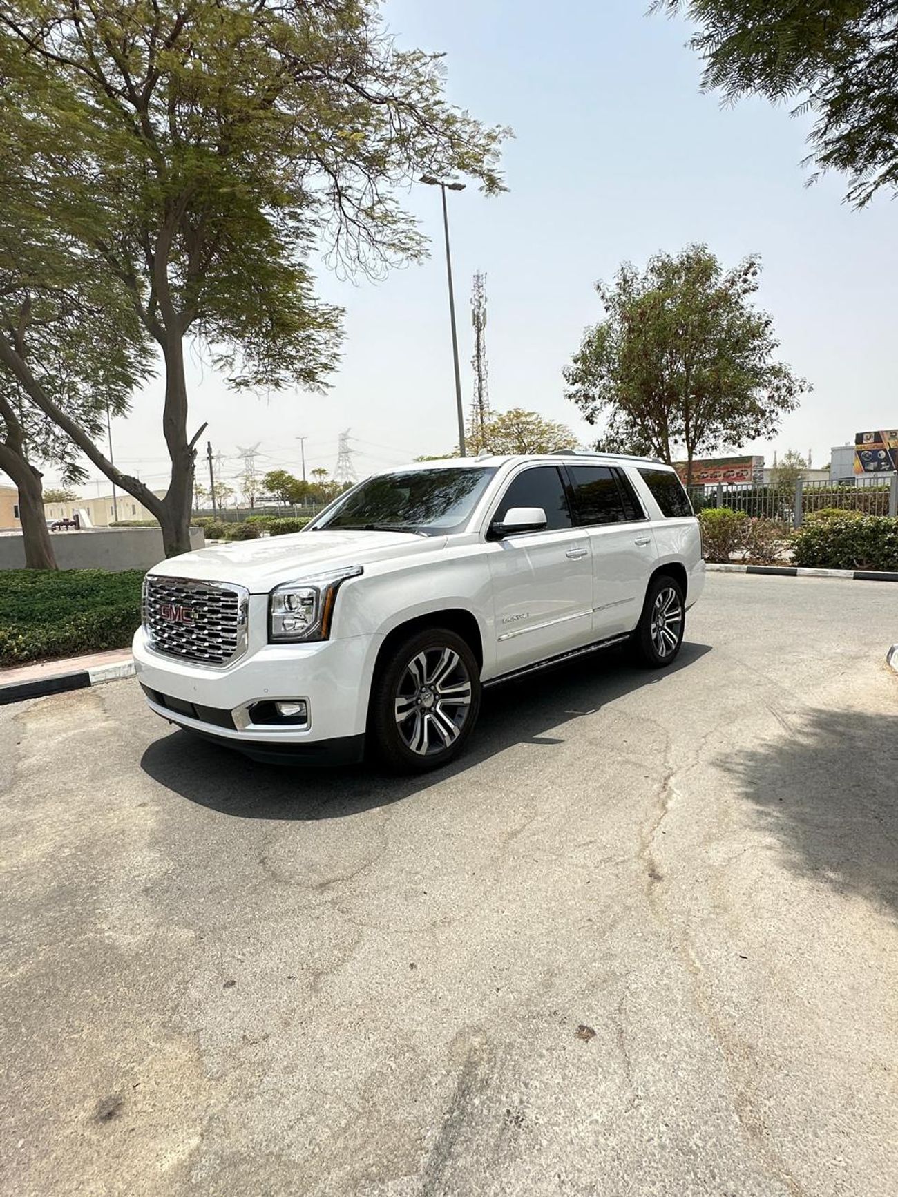 GMC Yukon Denali 6.2L (8 Seater)