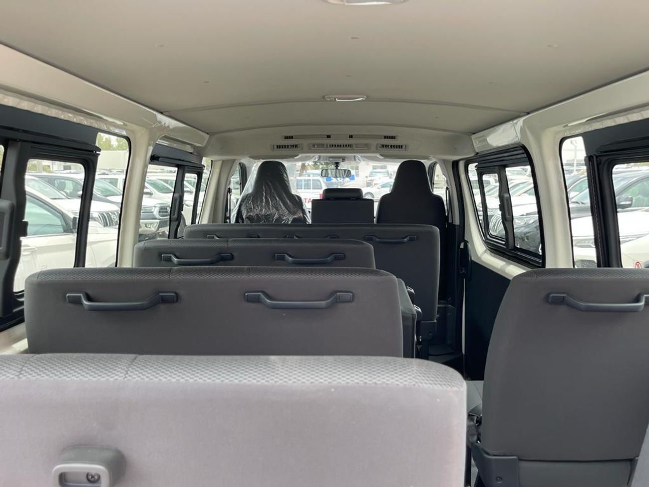 تويوتا هاياس toyota hiace 2025 standardroof  103000aed export