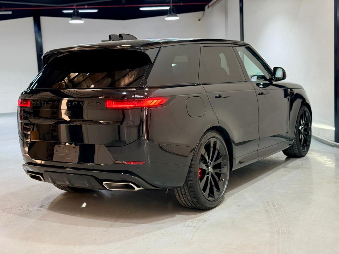 لاند روفر رينج روفر سبورت P400 DYNAMIC SE 2025