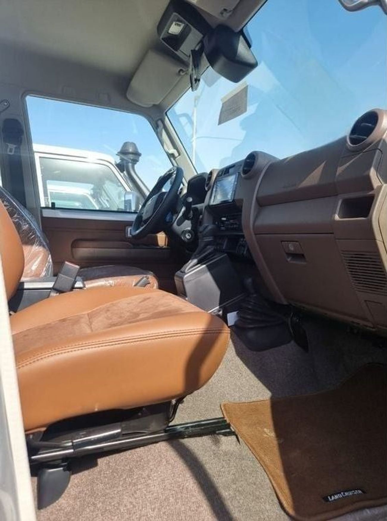 Toyota Land Cruiser 70 LX76 Full Option 4.0L Petrol